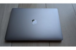 MacBook Pro 13-inch, 2 GHz Quad Core Intel i5,,  2020, 16GB RAM, 512GB, touchbar, Angol billentyuzet