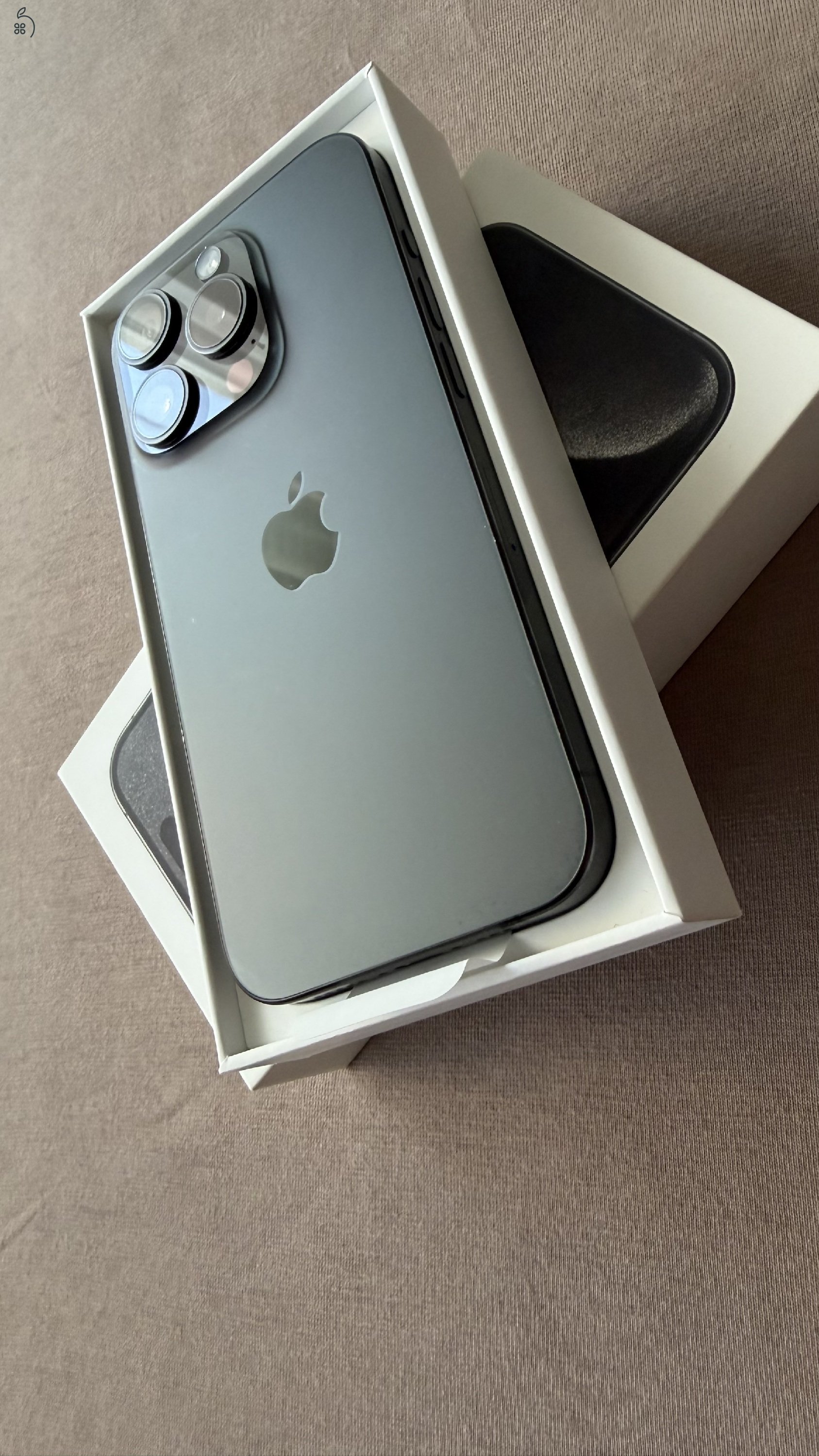 Eladó iPhone 15 Pro titanium black 128GB