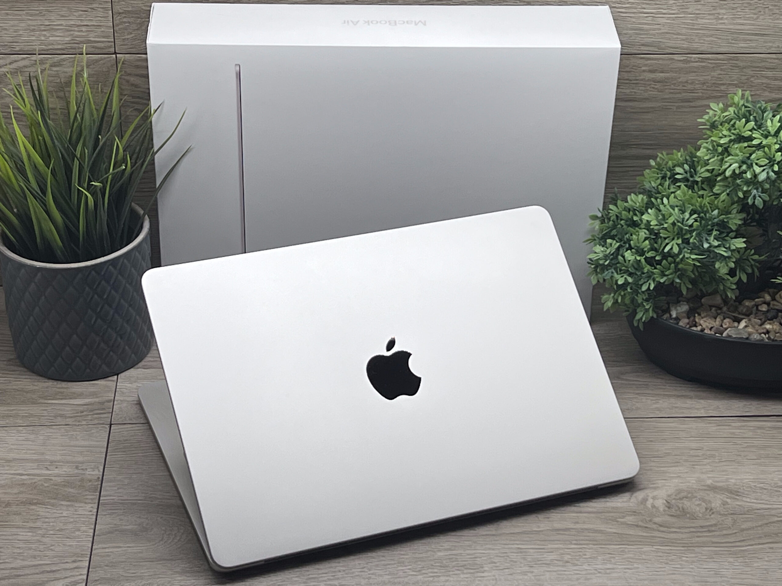 Hibátlan MacBook Air 2022 M2 13” 256GB 2 ÉV Garanciával