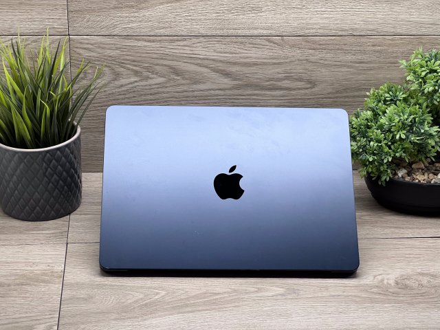 MacBook Air 2024 M3 13” 256GB 8GB 2 ÉV Garanciával