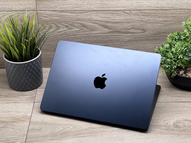 MacBook Air 2024 M3 13” 256GB 8GB 2 ÉV Garanciával