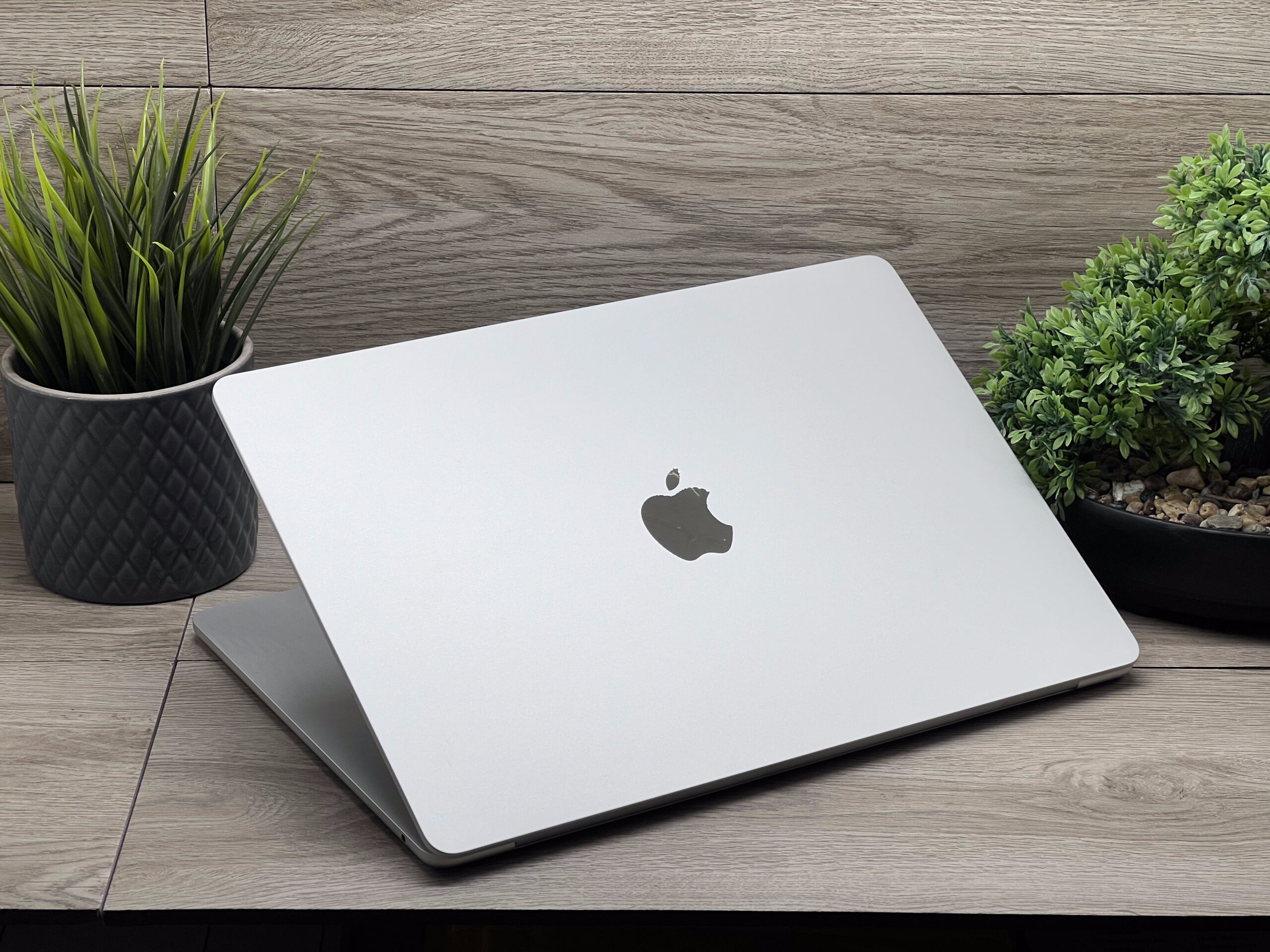 Hibátlan MacBook Air 2025 M4 15” 256GB 16GB 2 ÉV Garanciával