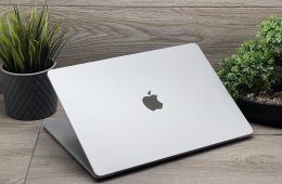 Hibátlan MacBook Air 2025 M4 15” 256GB 16GB 2 ÉV Garanciával