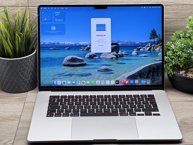 Hibátlan MacBook Air 2025 M4 15” 256GB 16GB 2 ÉV Garanciával
