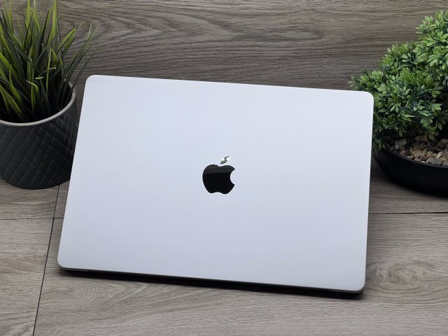 Hibátlan MacBook Air 2025 M4 15” 256GB 16GB 2 ÉV Garanciával