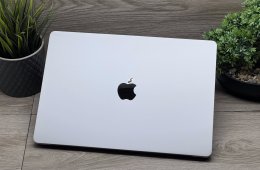 Hibátlan MacBook Air 2025 M4 15” 256GB 16GB 2 ÉV Garanciával