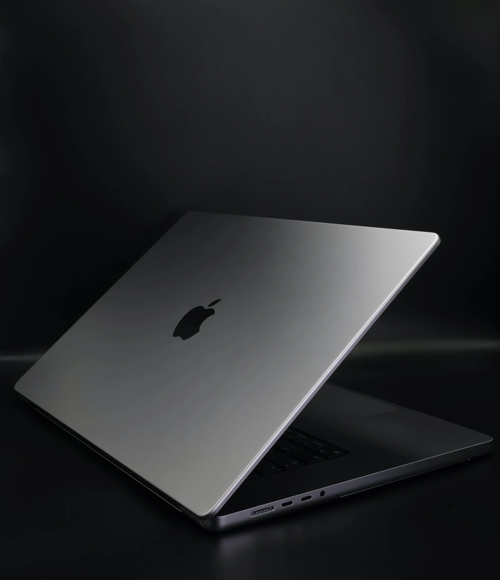 Apple MacBook Pro 16″ 2021 M1 Pro 1TB Space Gray 100% akku - 12 HÓ GARANCIA
