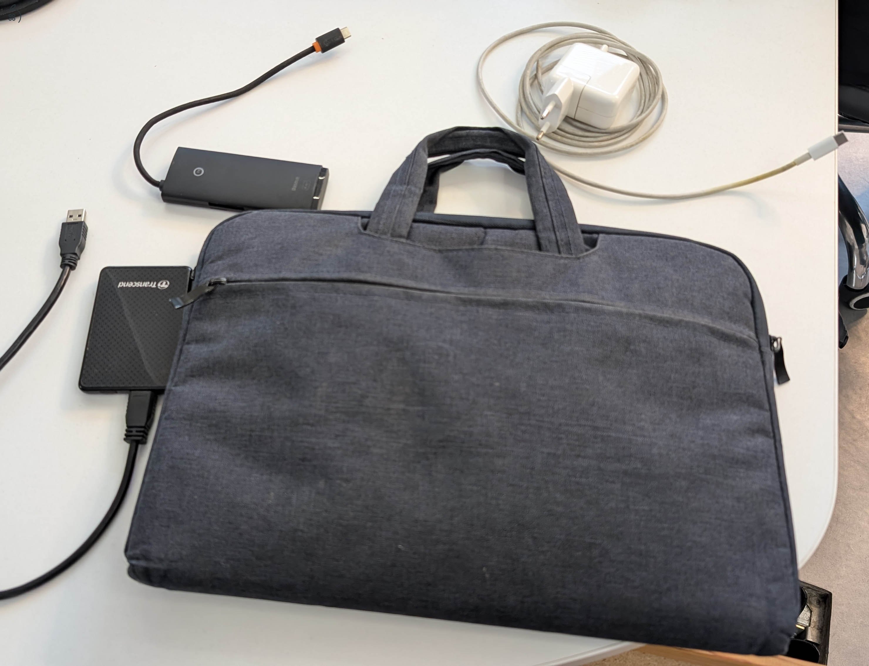 Macbook Air M1 8/256, 84%, +256 SSD, USB HUB, laptoptáska