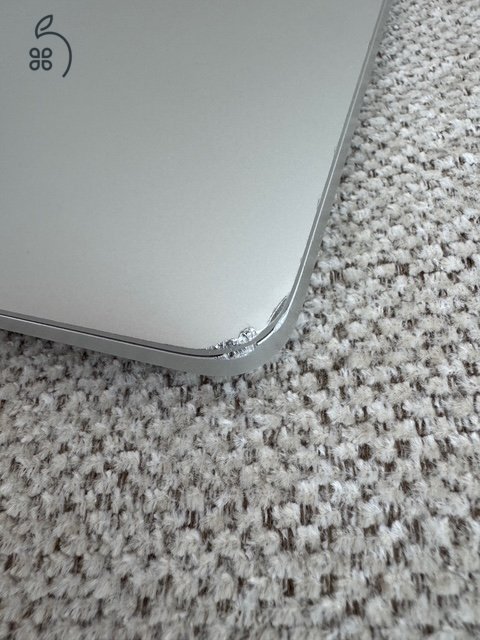 2016 MacBook Pro i5 13’ touch bar, 8GB RAM 256 GB SSD