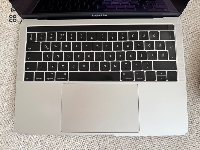 2016 MacBook Pro i5 13’ touch bar, 8GB RAM 256 GB SSD