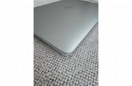 2016 MacBook Pro i5 13’ touch bar, 8GB RAM 256 GB SSD