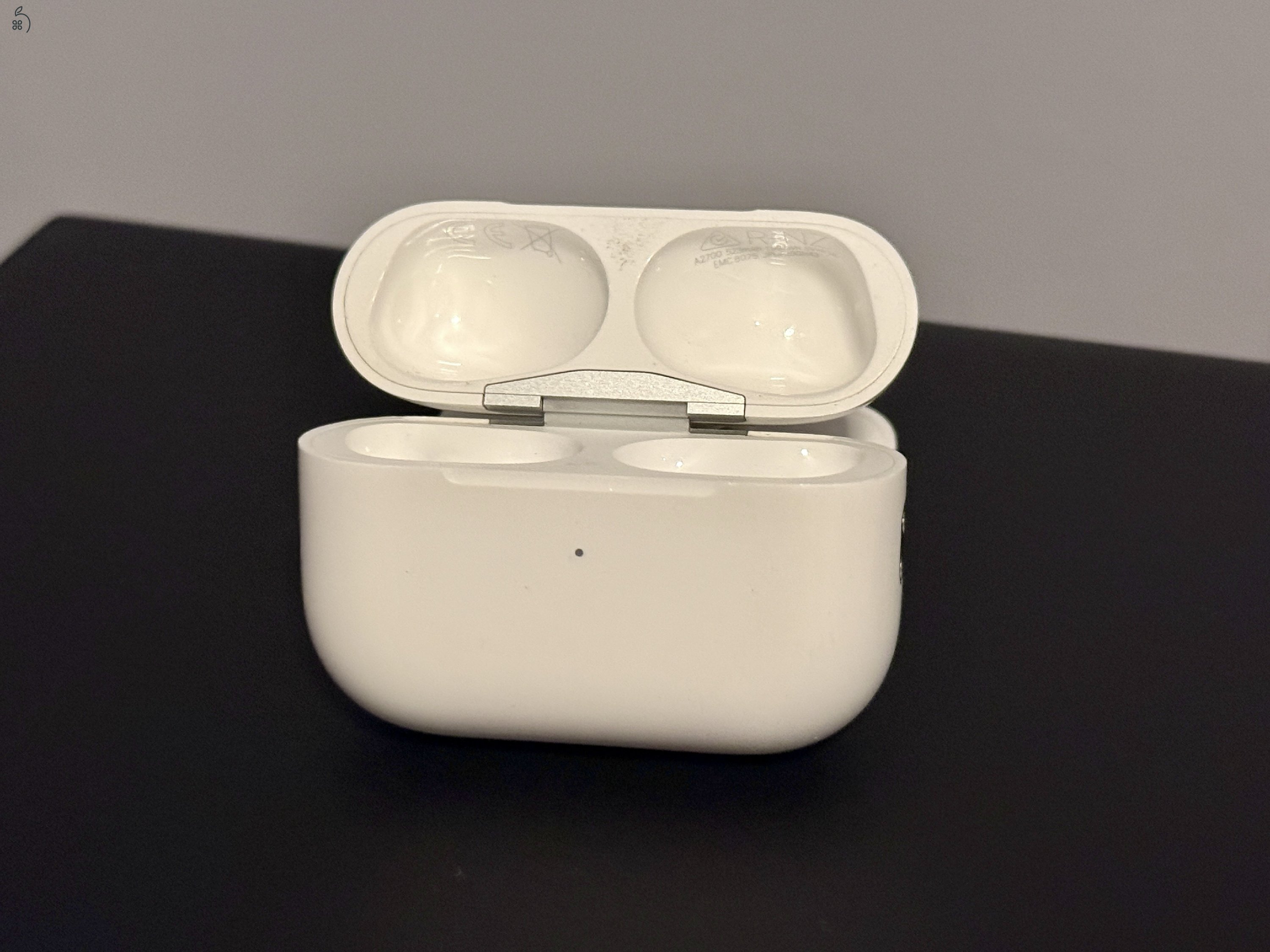 Apple AirPods Pro (2. gen) minden gyári tartozékával + ajándék szilikon tok 