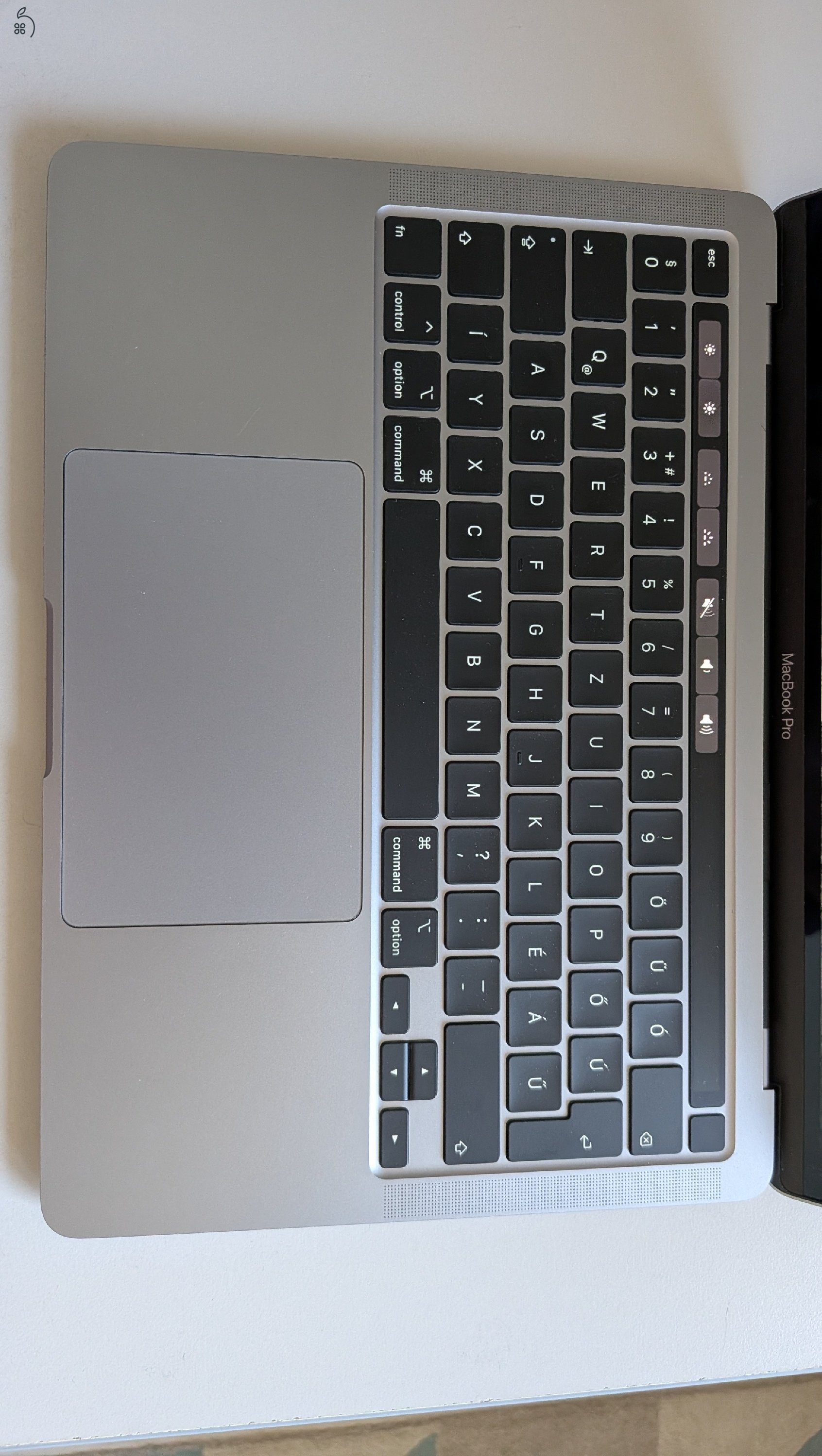 MacBook Pro 13-inch, 2 GHz Quad Core Intel i5, 2020, 16GB RAM, 512GB, touchbar, Magyar billentyuzet