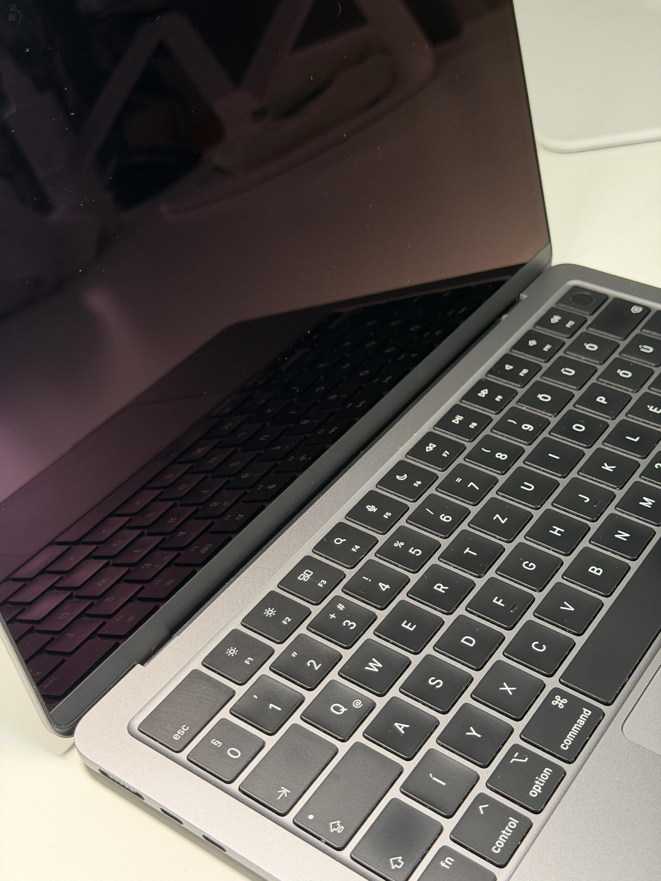 MacBook Air M2, 256GB, Akku 85%