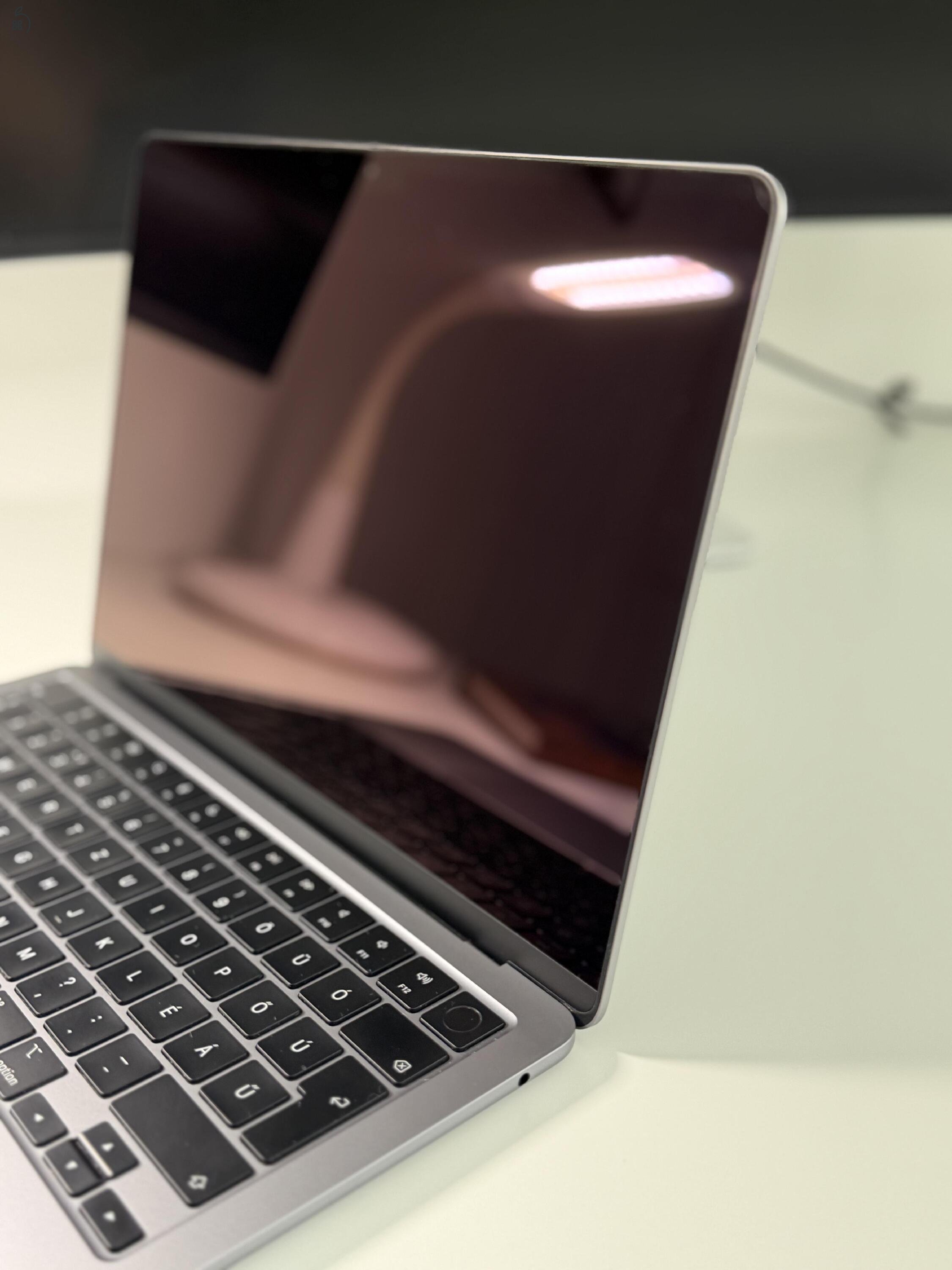 MacBook Air M2, 256GB, Akku 85%