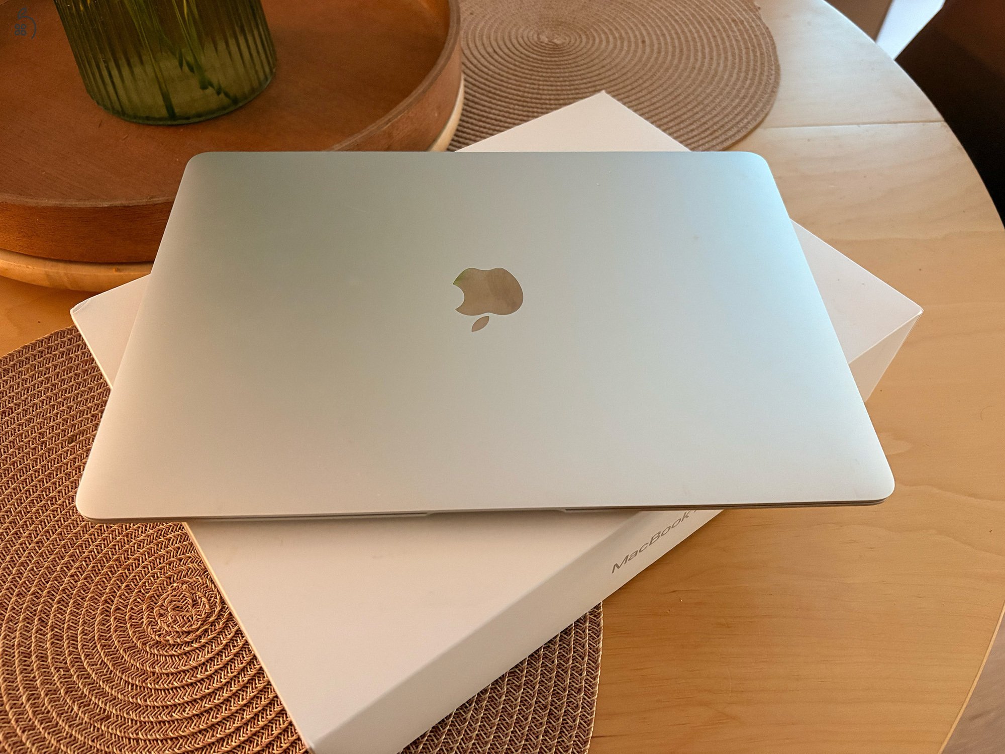 2019 Retina MacBook Air 13 / i5 1.6GHz / 8GB / 256GB SSD 