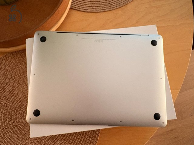 2019 Retina MacBook Air 13 / i5 1.6GHz / 8GB / 256GB SSD 
