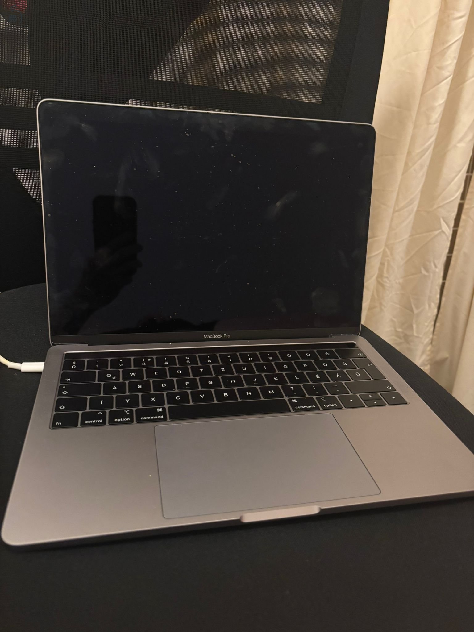 ELADÓ – MACBOOK PRO 13” (2019) – SZÉP ÁLLAPOT, TESZTELT, AZONNAL HASZNÁLHATÓ