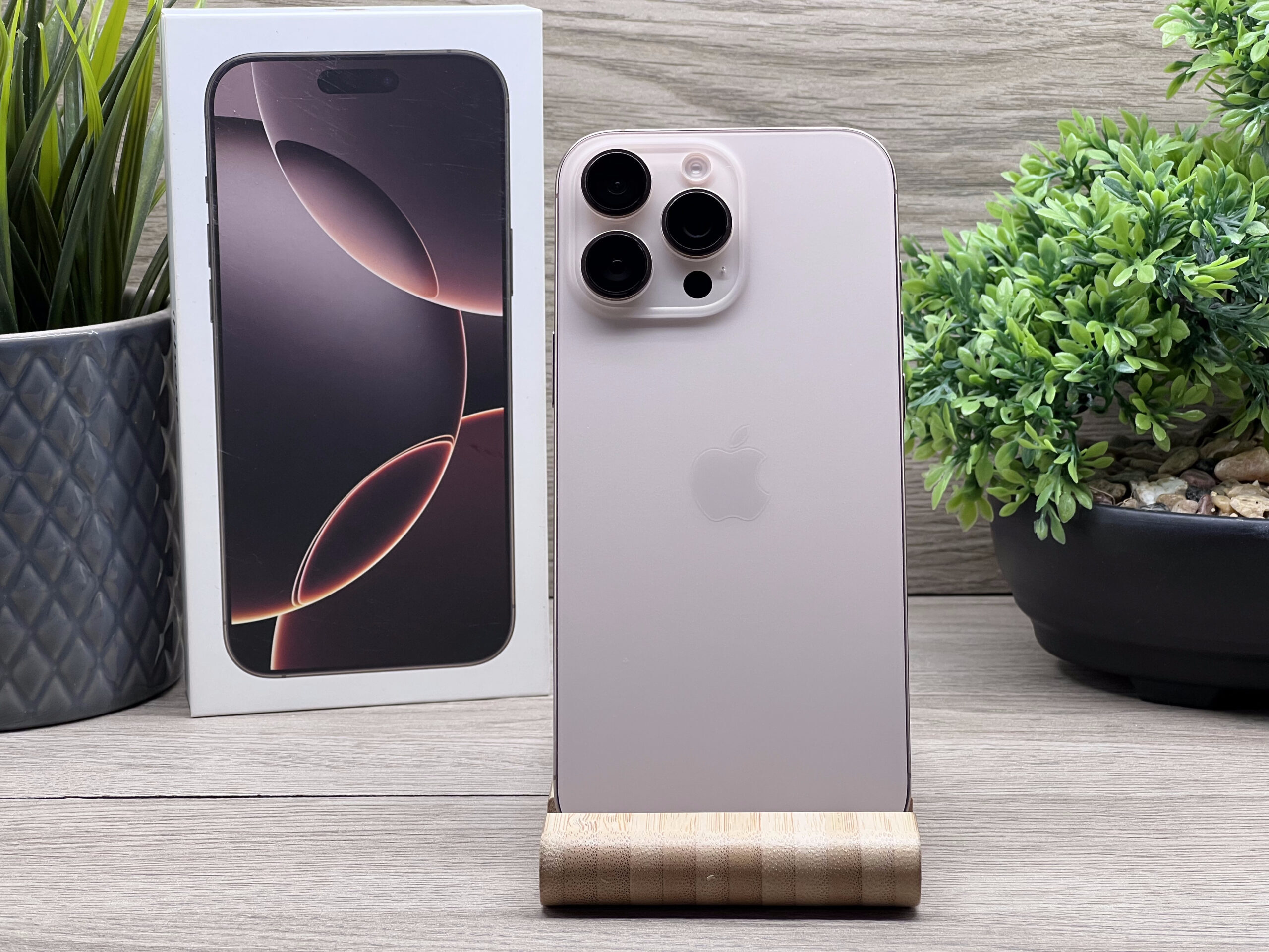 iPhone 16 Pro Max Desert Titanium 256GB 2 ÉV Garanciával 91%