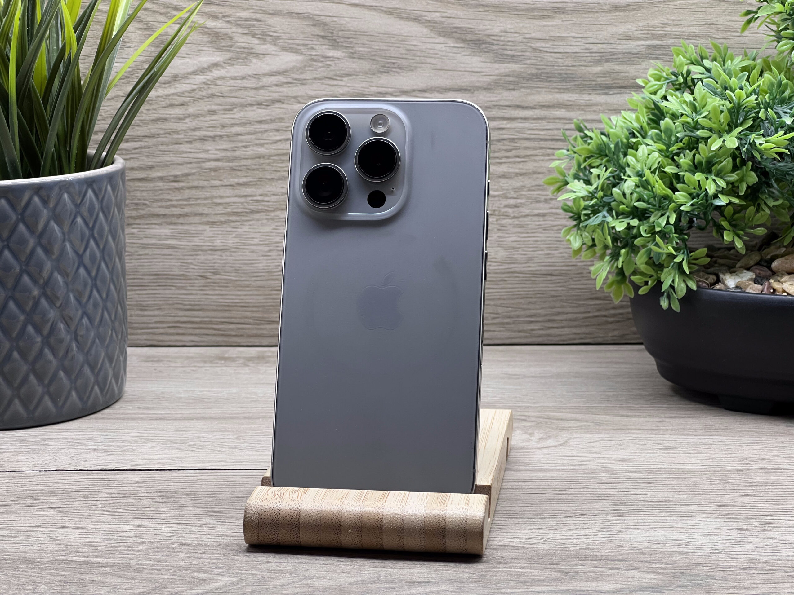 Hibátlan iPhone 15 Pro Natural Titanium 128GB 2 ÉV Garanciával 100%