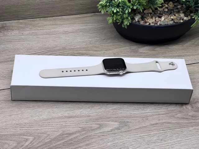 Hibátlan Apple Watch SE2 Starlight 40mm 2 ÉV Garanciával 93%