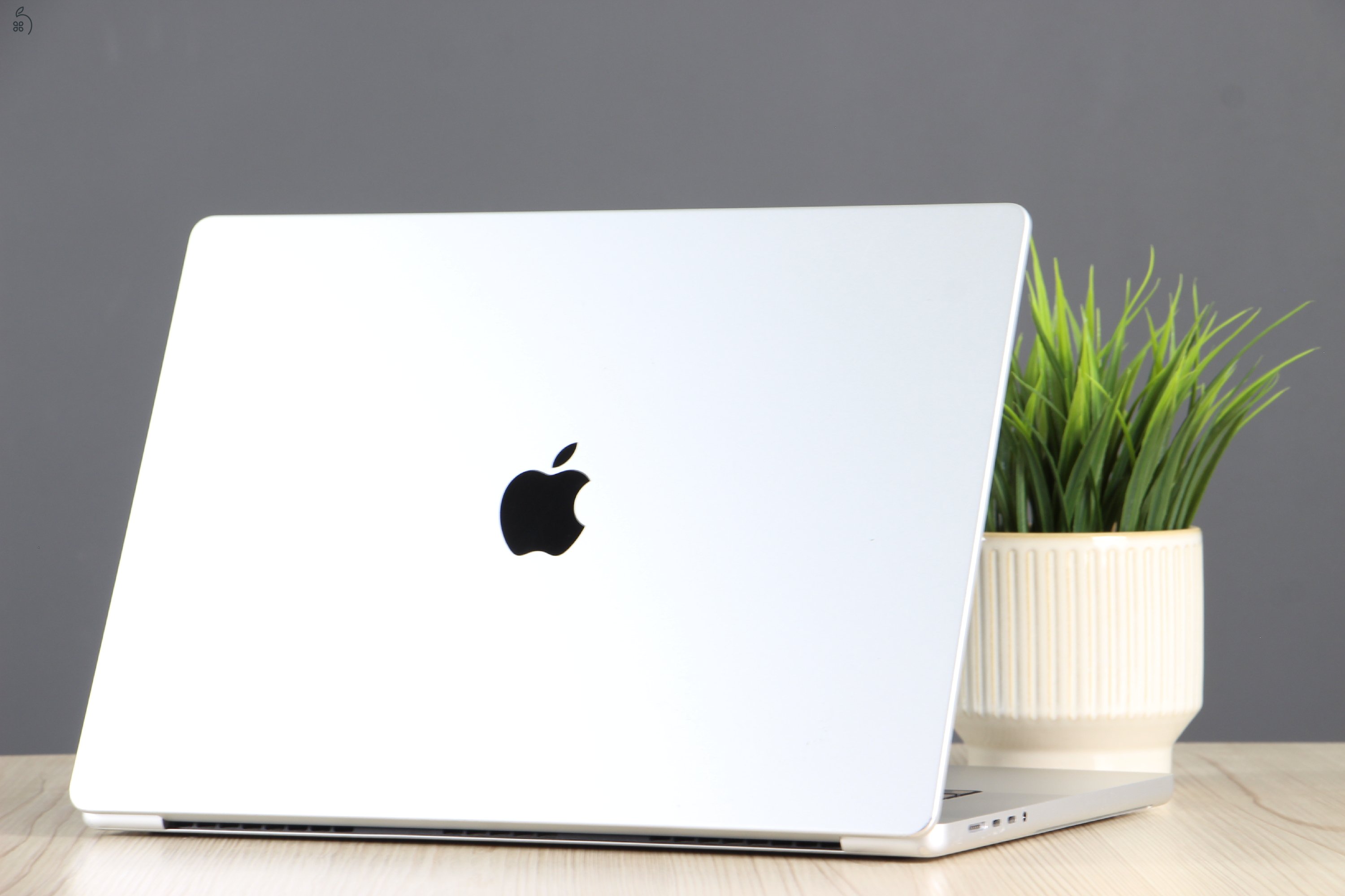  Apple Macbook Pro 16