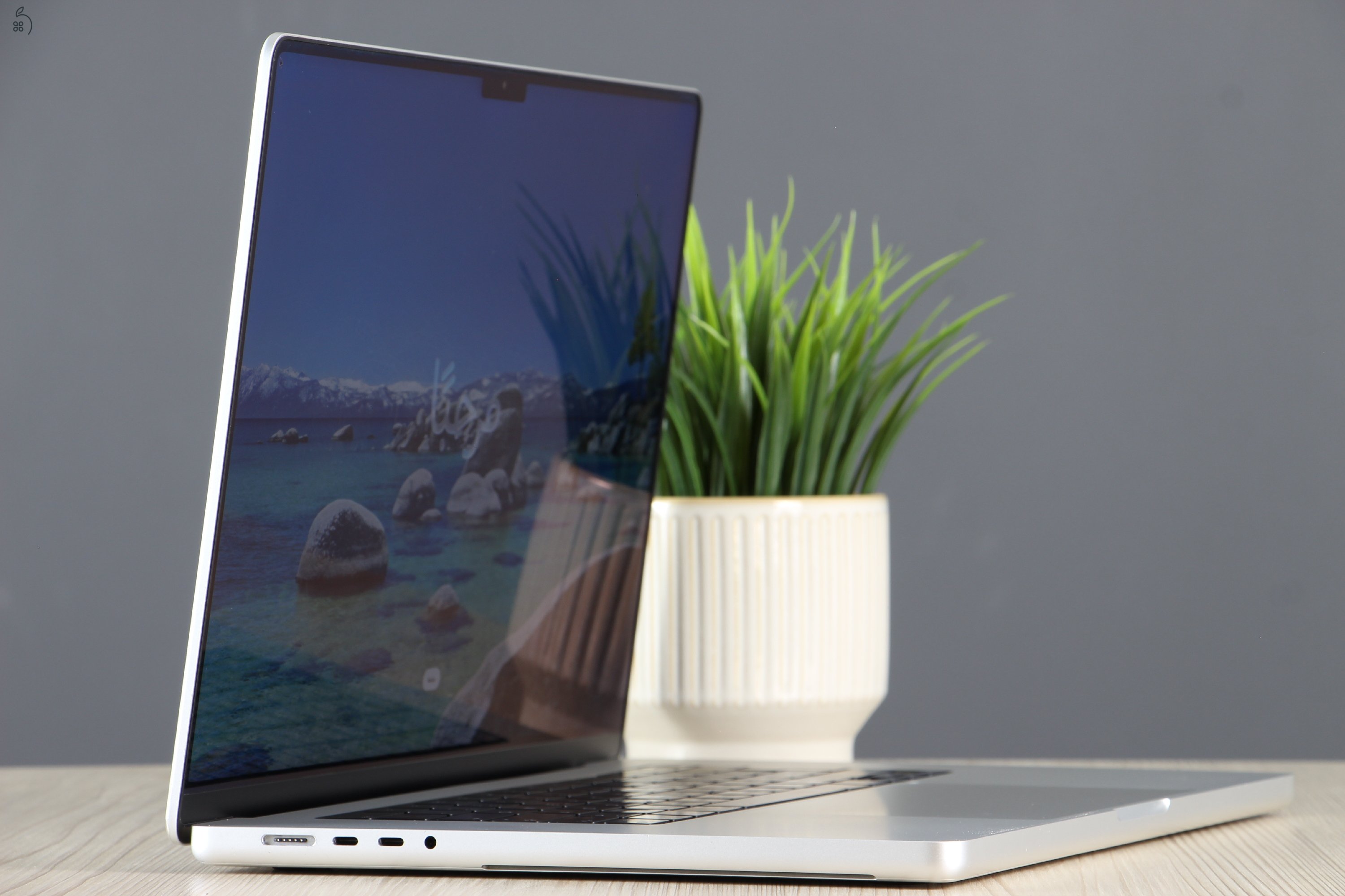  Apple Macbook Pro 16