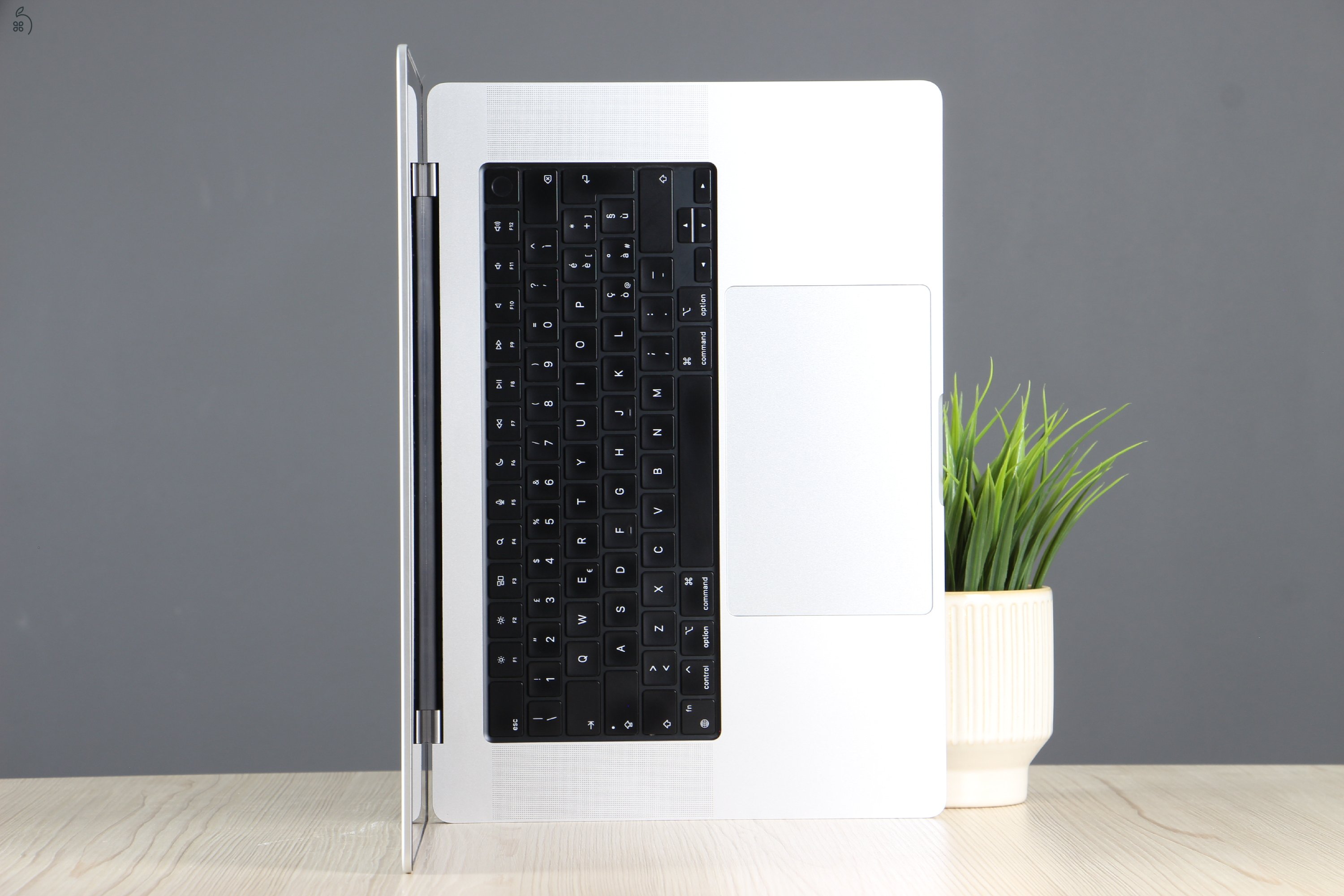  Apple Macbook Pro 16