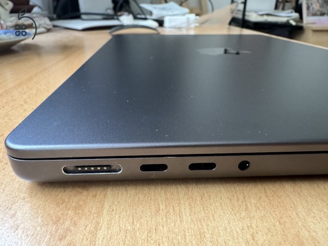 MacBook Pro 14
