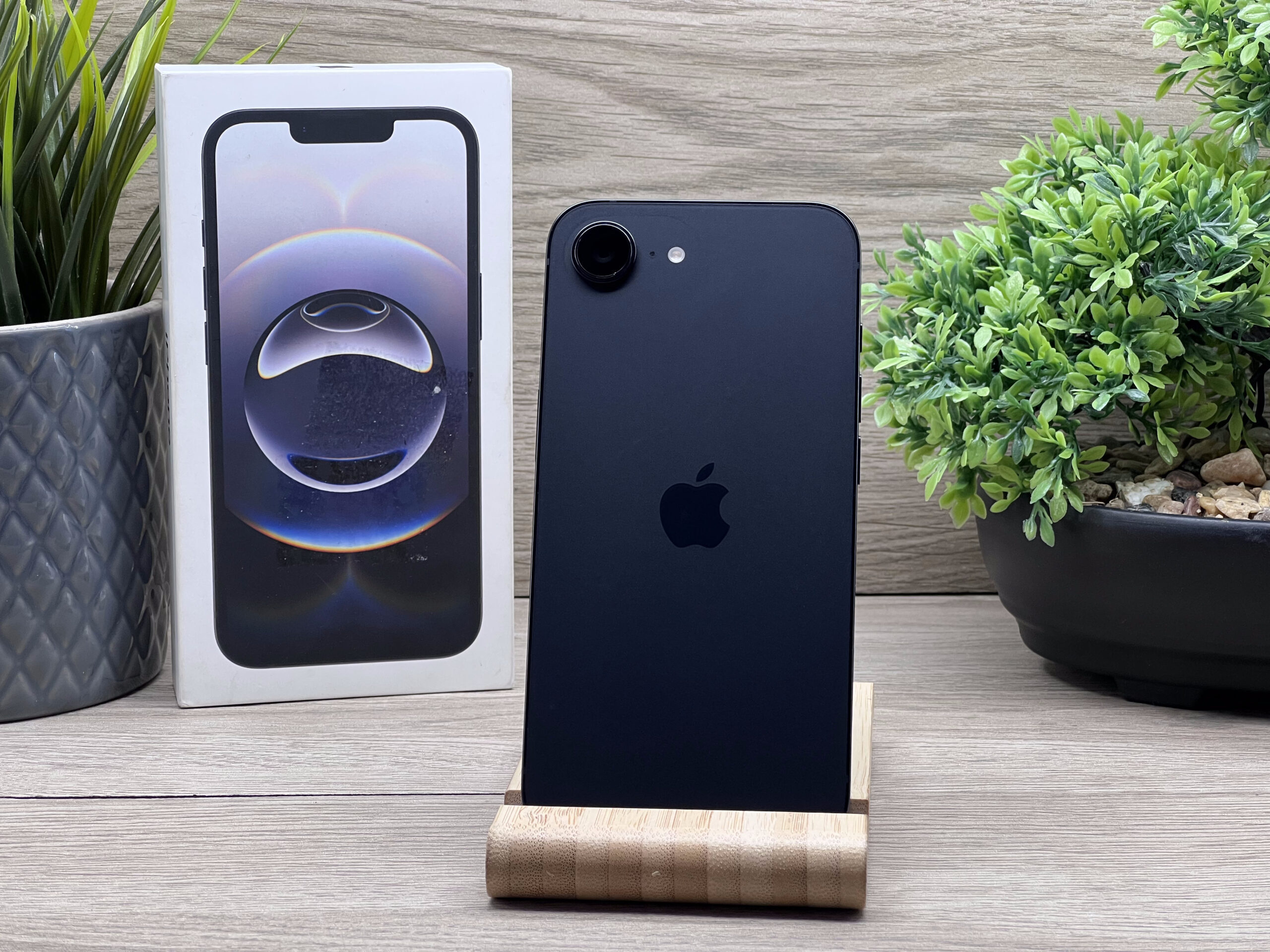 iPhone 16E Black 128GB 2 ÉV Garanciával 100%