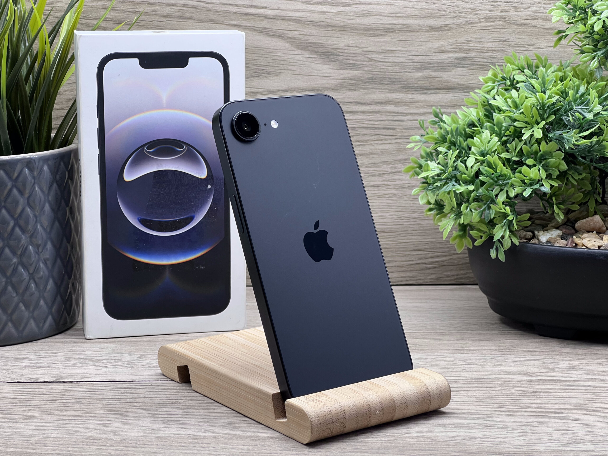 iPhone 16E Black 128GB 2 ÉV Garanciával 100%