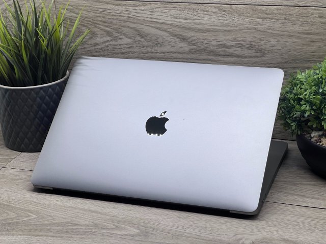 Hibátlan MacBook Pro 2019 i5 13” 256GB 8GB 2 ÉV Garanciával 100%