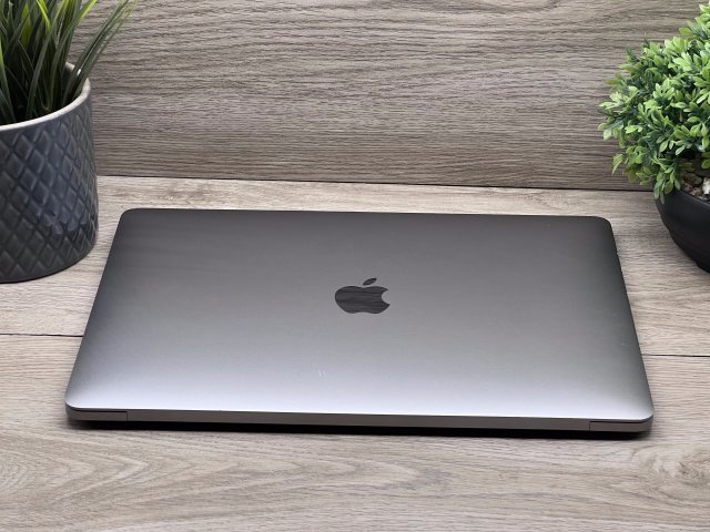 Hibátlan MacBook Pro 2019 i5 13” 256GB 8GB 2 ÉV Garanciával 100%