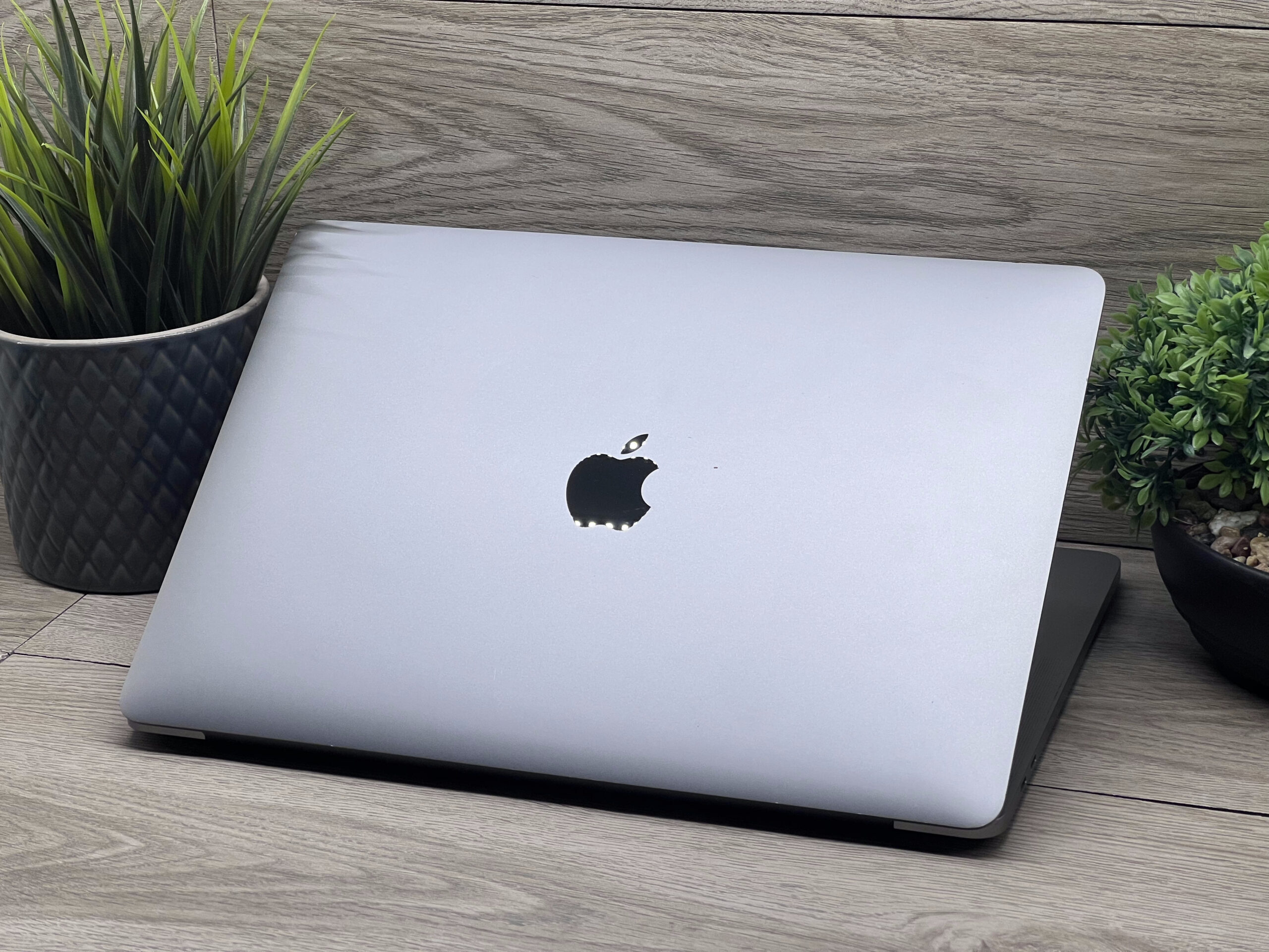 Hibátlan MacBook Pro 2019 i5 13” 256GB 8GB 2 ÉV Garanciával 100%