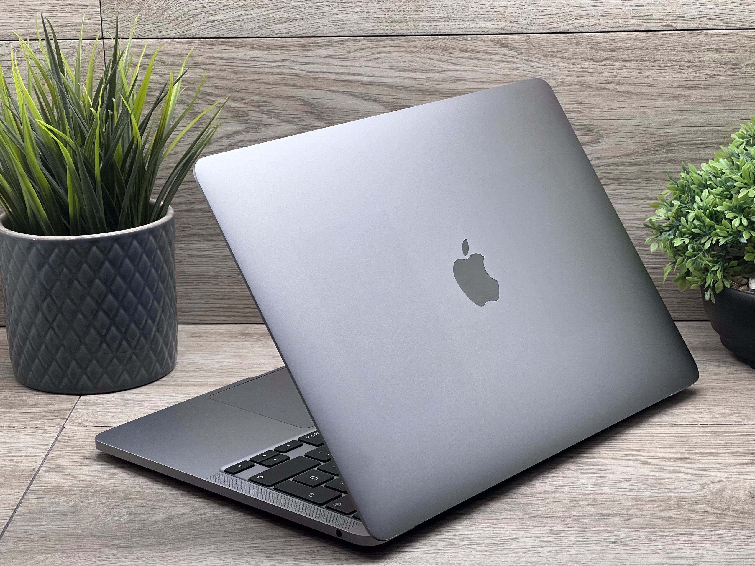 MacBook Pro 2020 M1 13” 256GB 8GB 2 ÉV Garanciával 94%