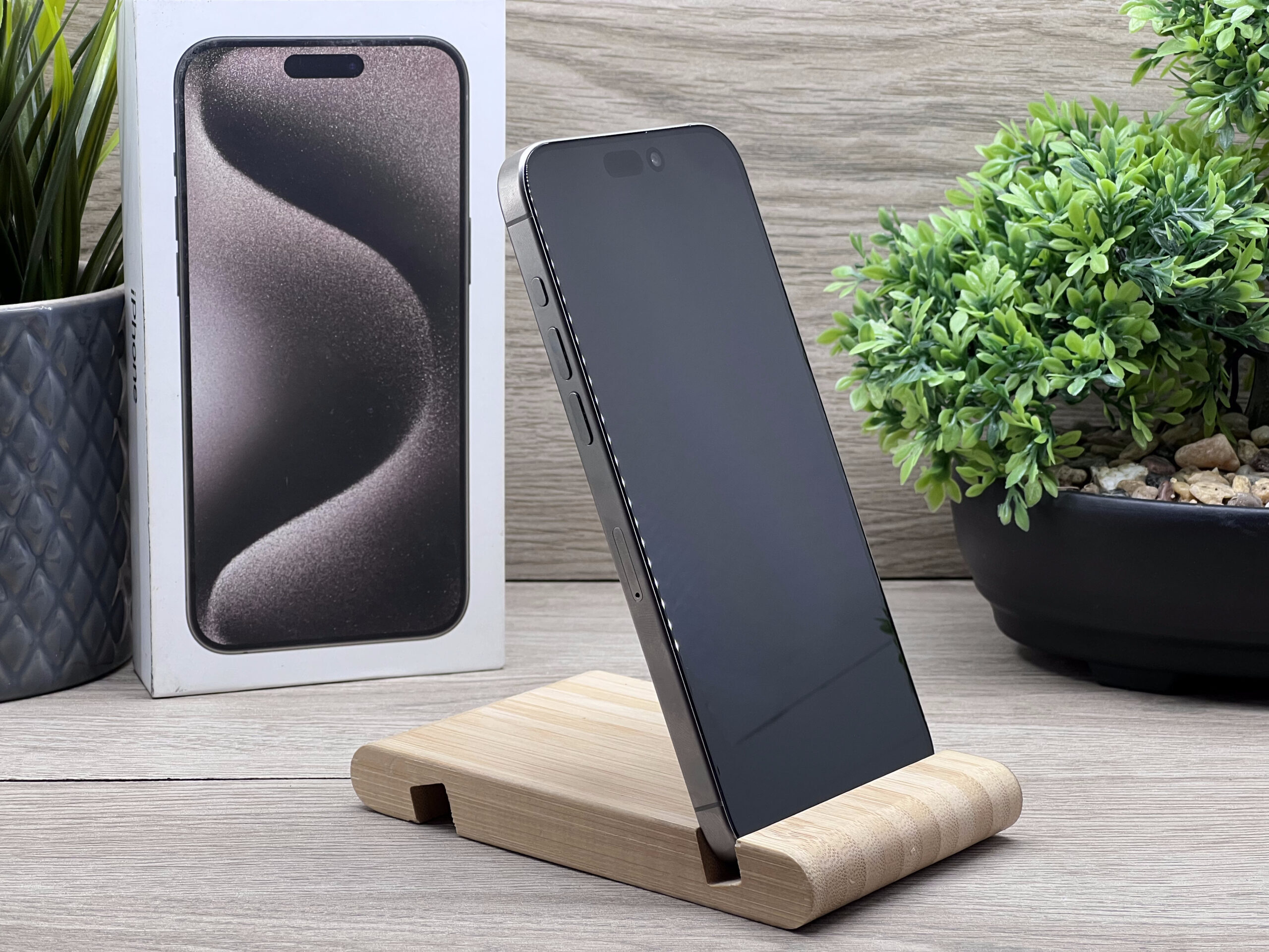 Hibátlan iPhone 15 Pro Max Natural Titanium 256GB 2 ÉV Garanciával 92%