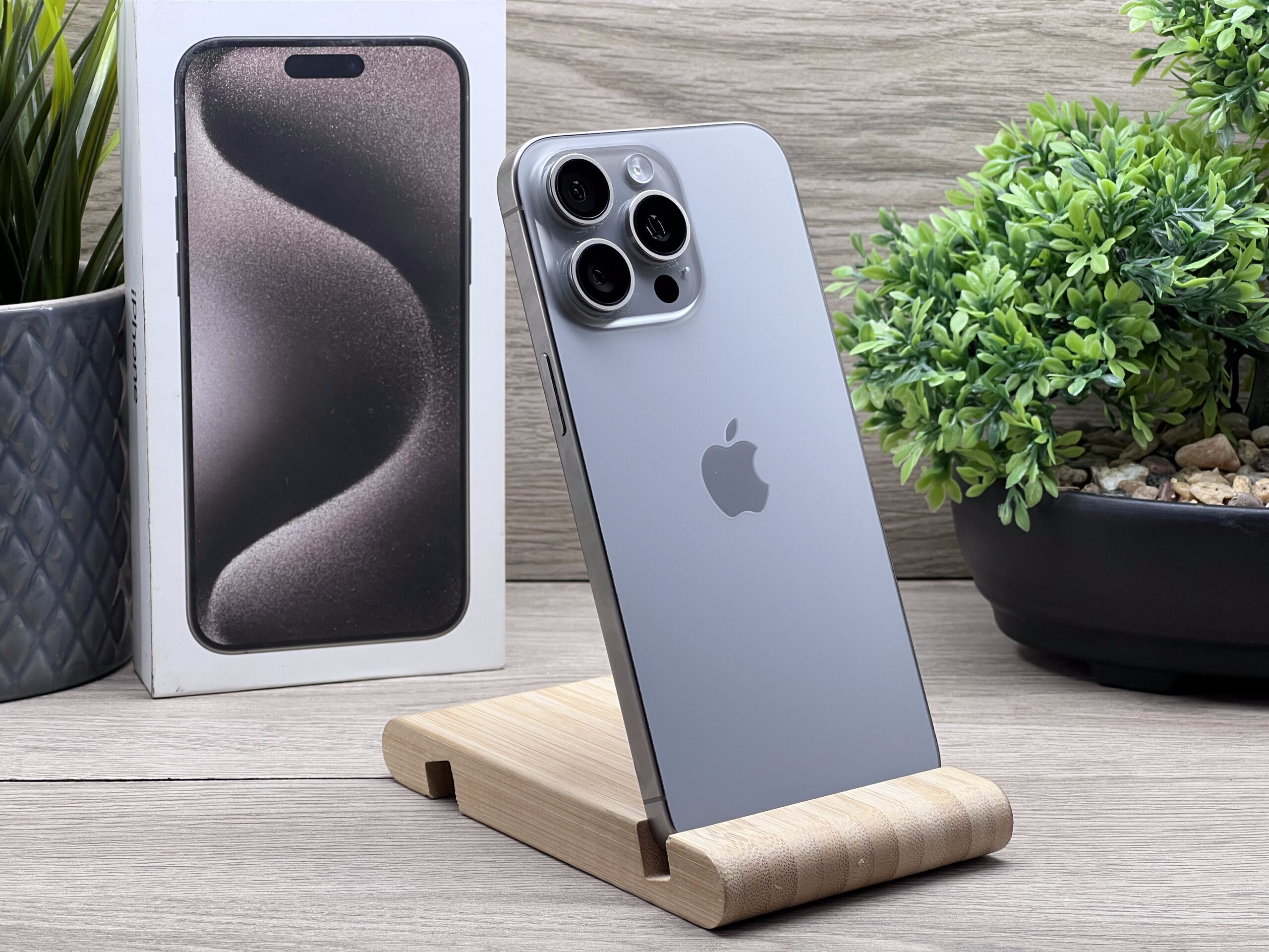 Hibátlan iPhone 15 Pro Max Natural Titanium 256GB 2 ÉV Garanciával 92%