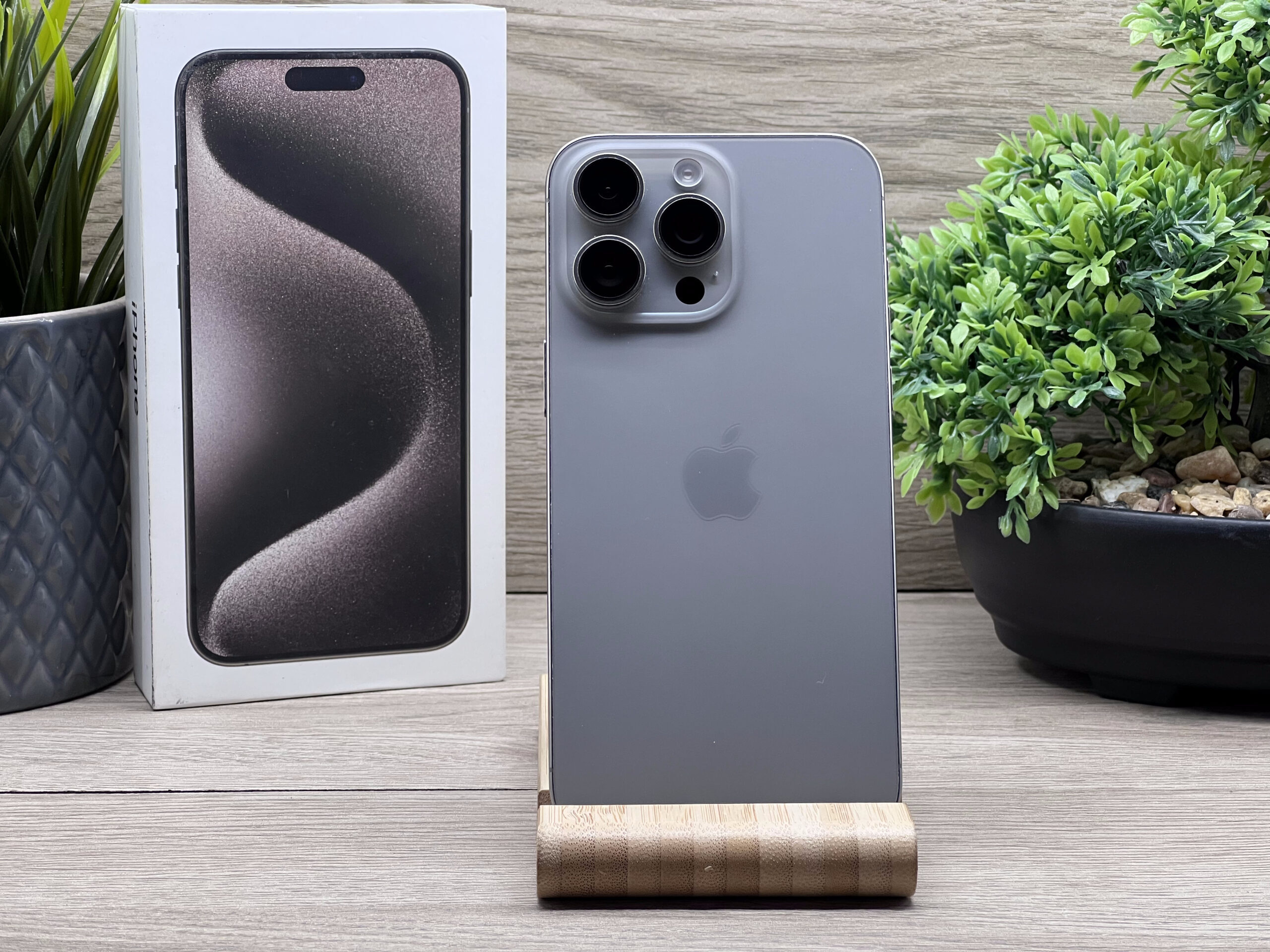 Hibátlan iPhone 15 Pro Max Natural Titanium 256GB 2 ÉV Garanciával 92%