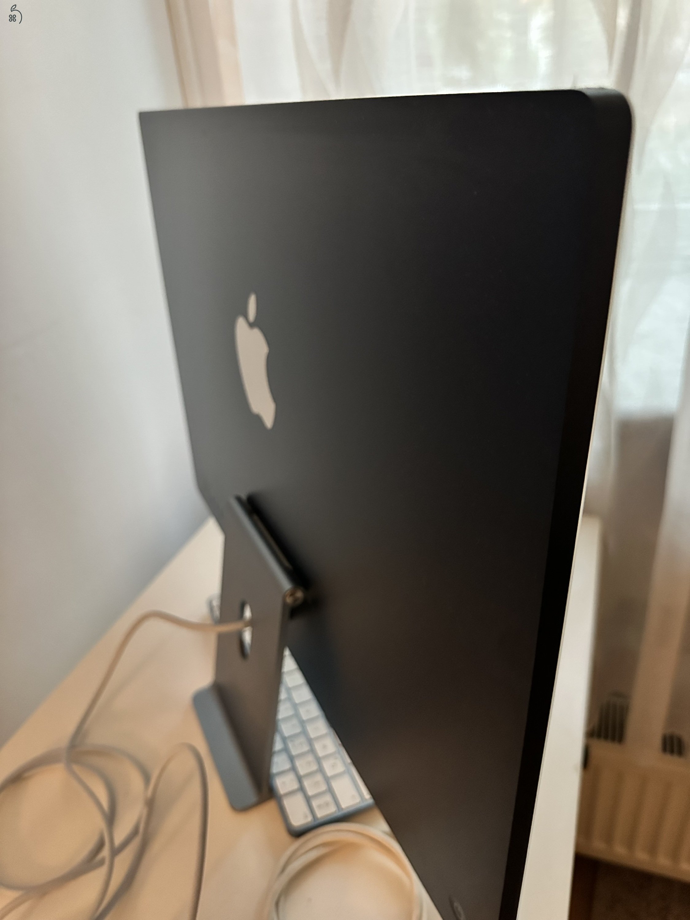 Elado egy iStylben vasarolt imac24” asztali gep.