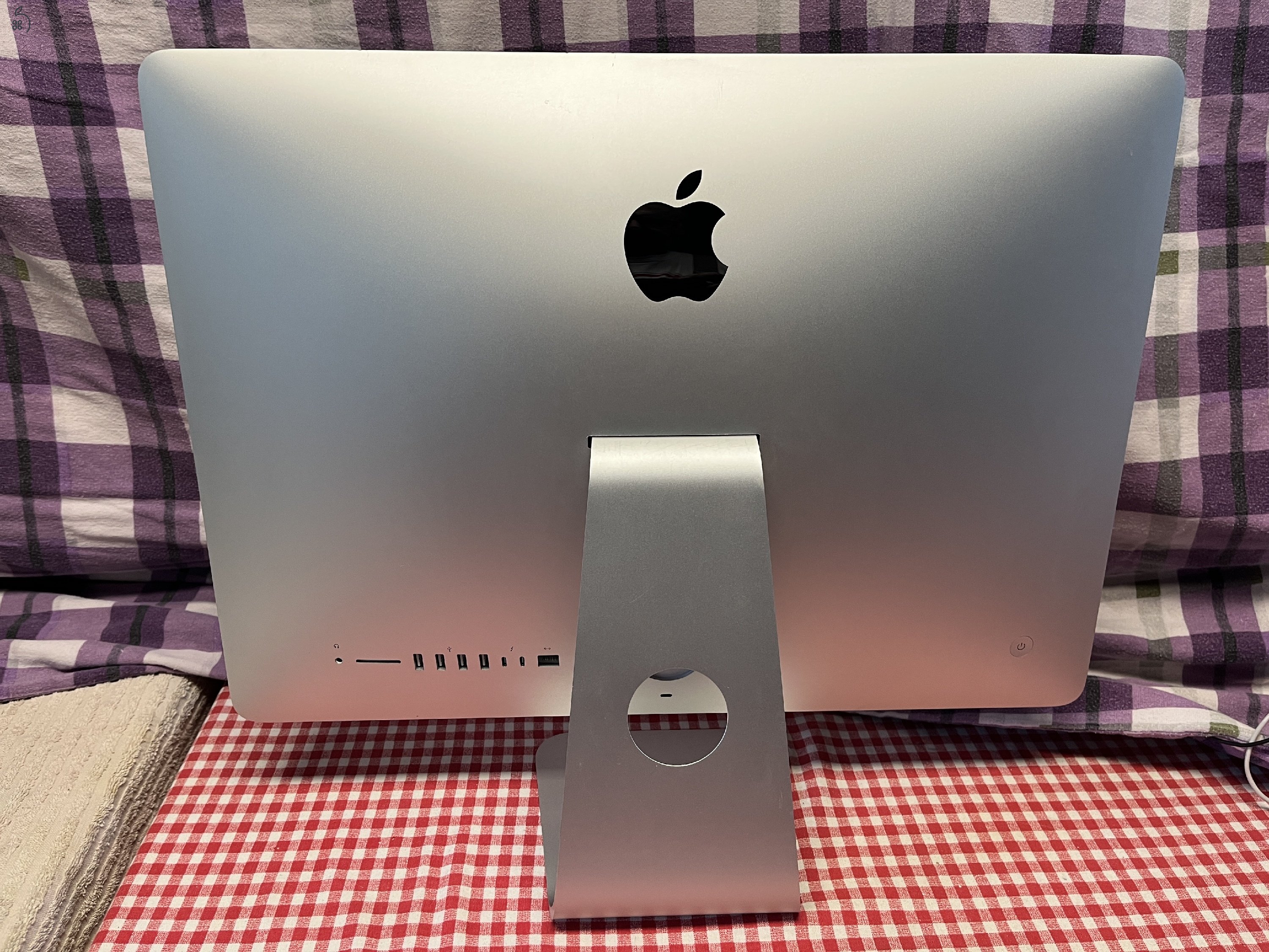 2015 -ös APPLE iMac 21,5