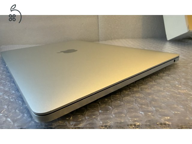 Apple Macbook Pro 13 (2017) I7 16 GB 250GB A1708 Box (Magic opciók)
