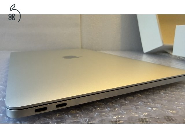 Apple Macbook Pro 13 (2017) I7 16 GB 250GB A1708 Box (Magic opciók)