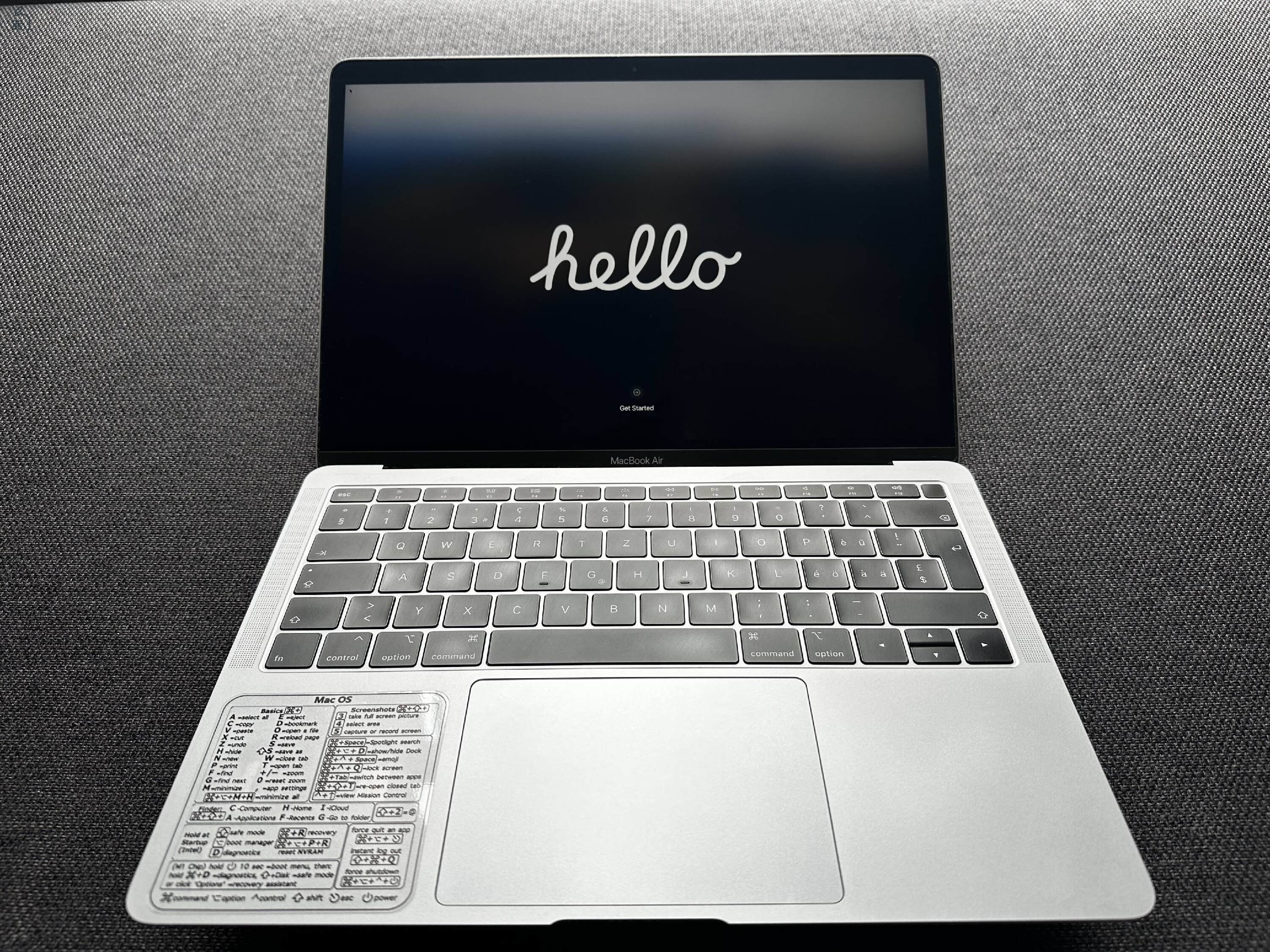 MacBook Air 13' 2019 (Intel i5, 8GB RAM, 128GB SSD) 