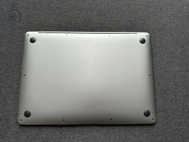 MacBook Air 13' 2019 (Intel i5, 8GB RAM, 128GB SSD) 
