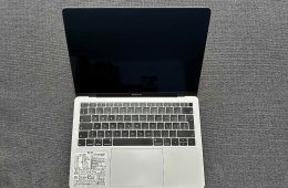 MacBook Air 13' 2019 (Intel i5, 8GB RAM, 128GB SSD) 