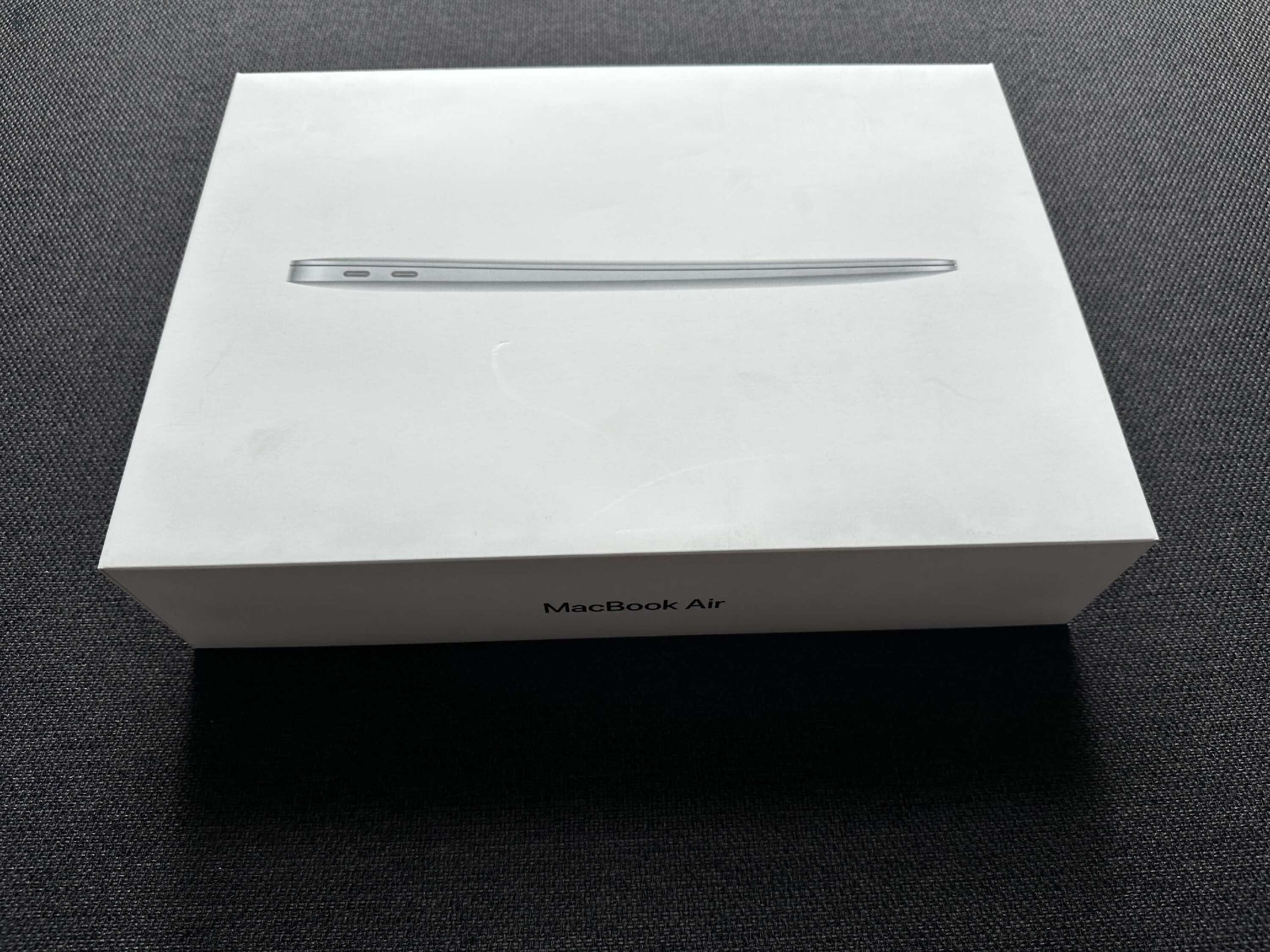 MacBook Air 13' 2019 (Intel i5, 8GB RAM, 128GB SSD) 