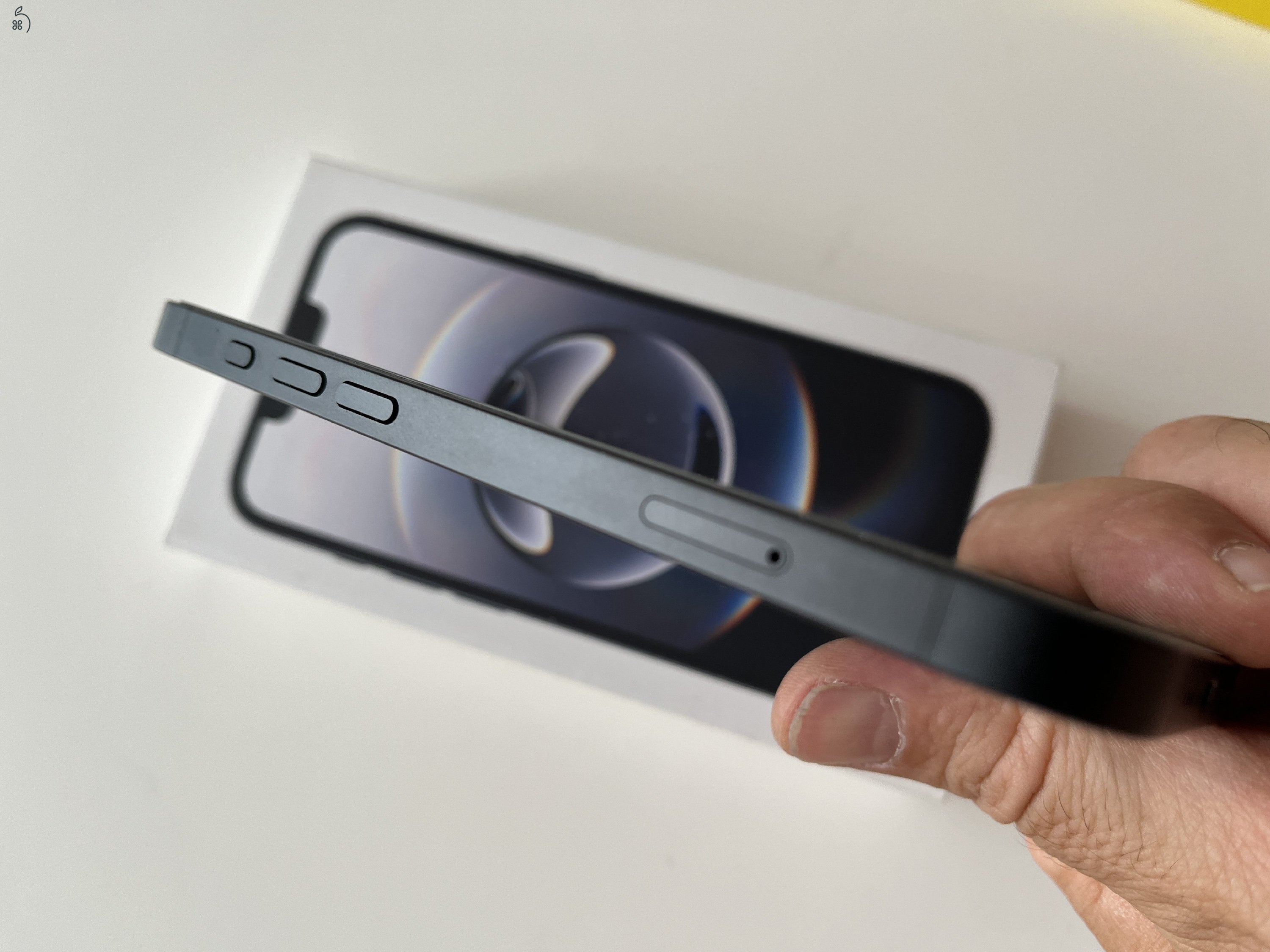 iPhone 16e 128GB Makulátlan! Akku 100%!