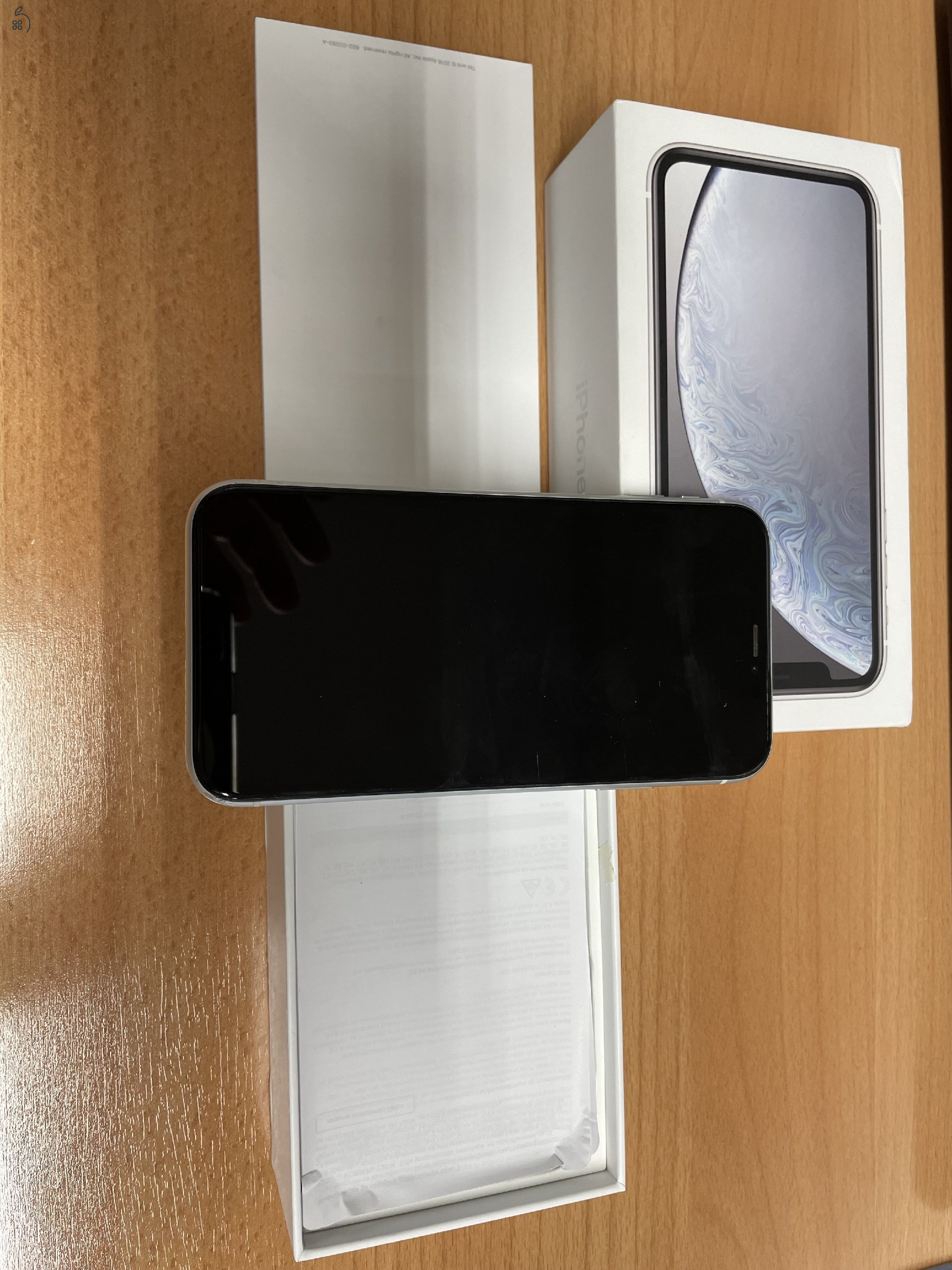 Gyári új akkumulátorral, új üveghátlappal iPhone XR 64 GB eladó!