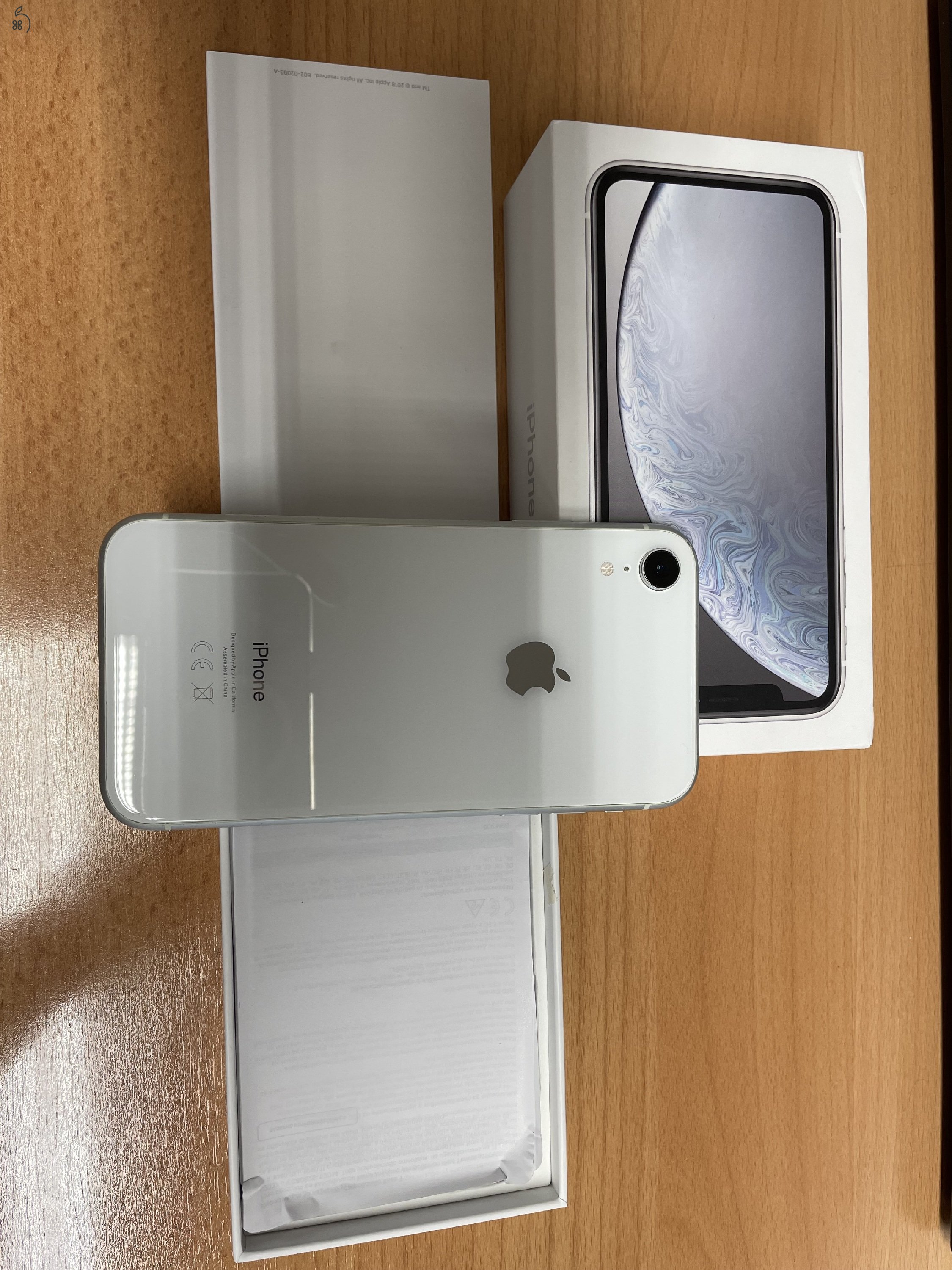 Gyári új akkumulátorral, új üveghátlappal iPhone XR 64 GB eladó!