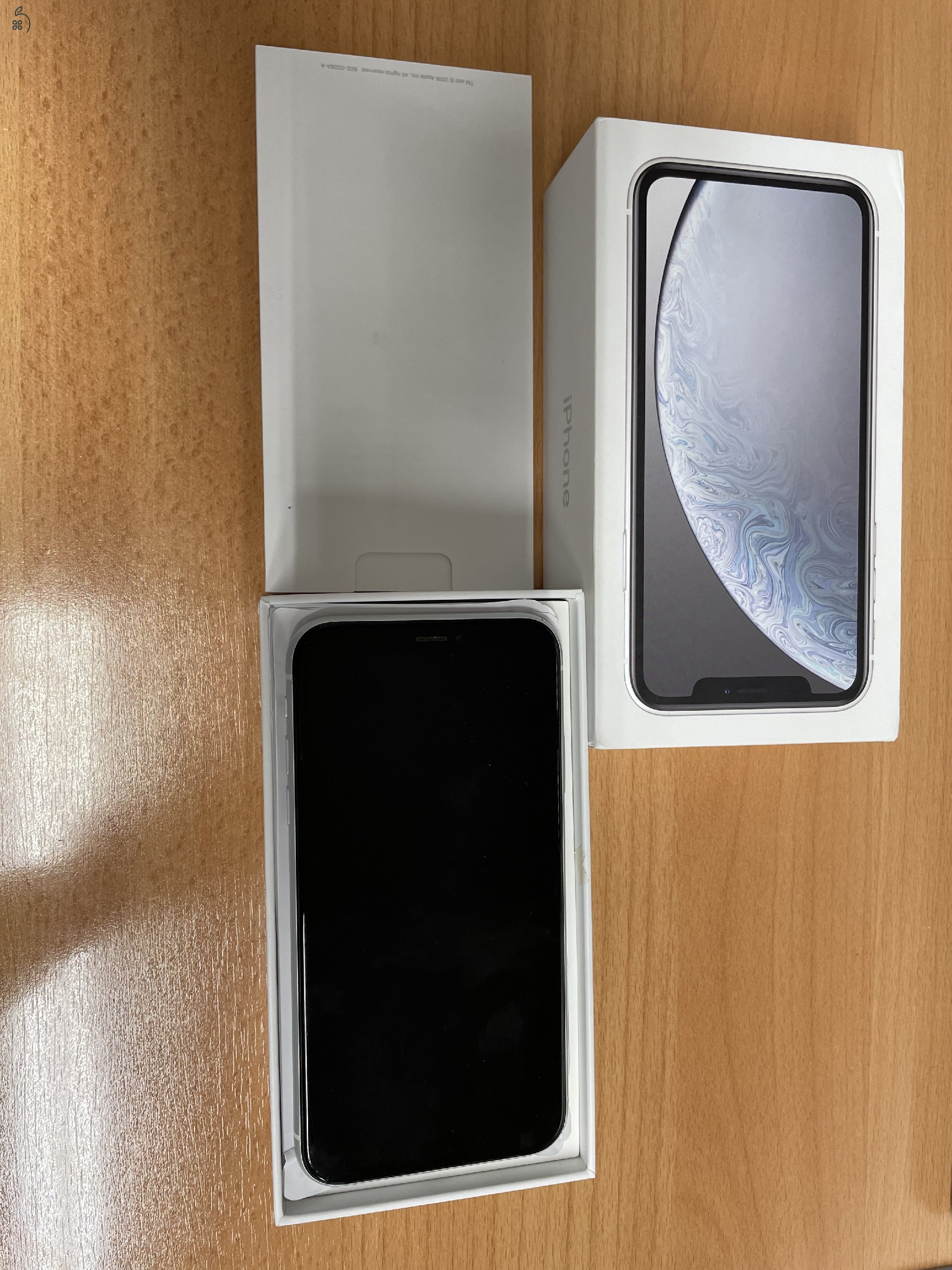 Gyári új akkumulátorral, új üveghátlappal iPhone XR 64 GB eladó!